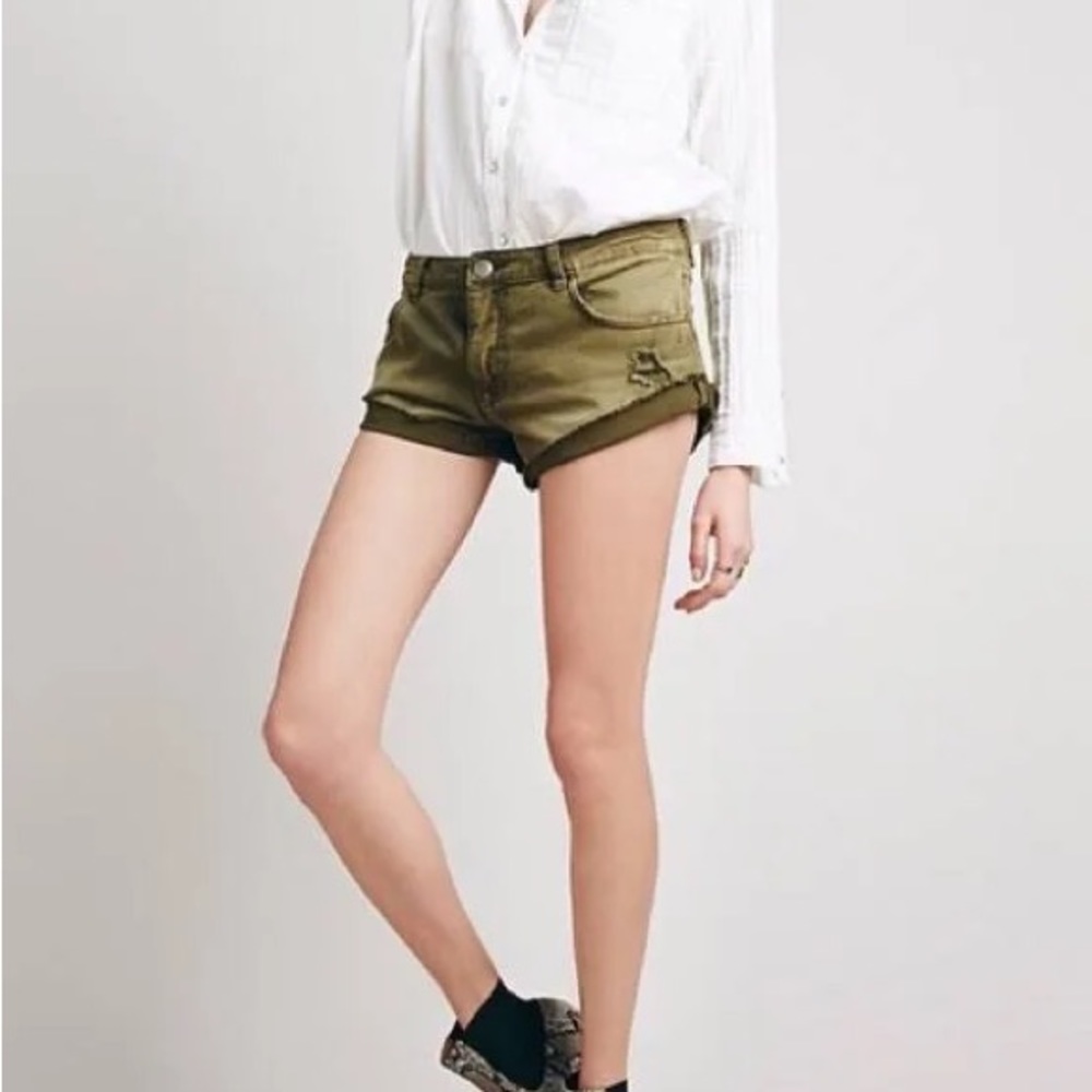 Free People Green Irreplaceable Cut-Off Short Size 27